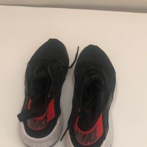 Nike Huarache Black and red